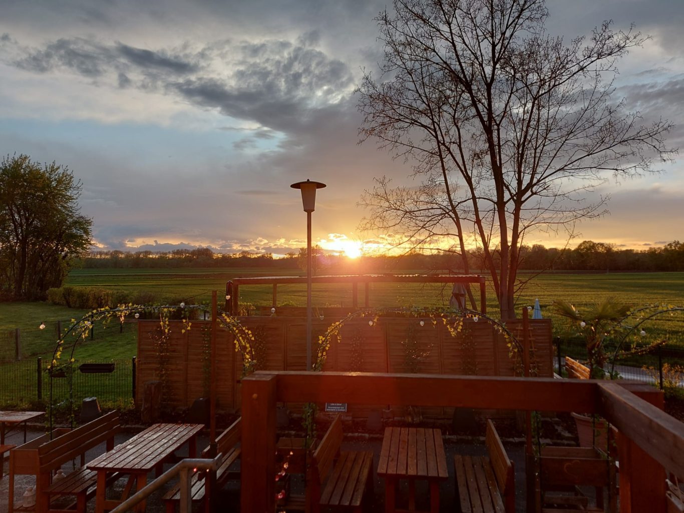 Ein Ort zum Entspannen und Träumen Clubhaus der Hundefreunde Abend